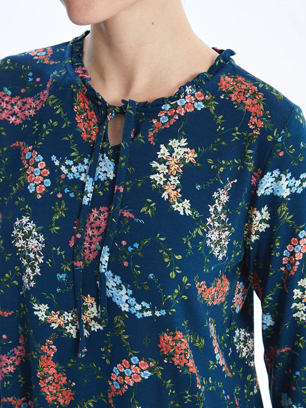 Tie Collar Patterned Women's T-Shirt