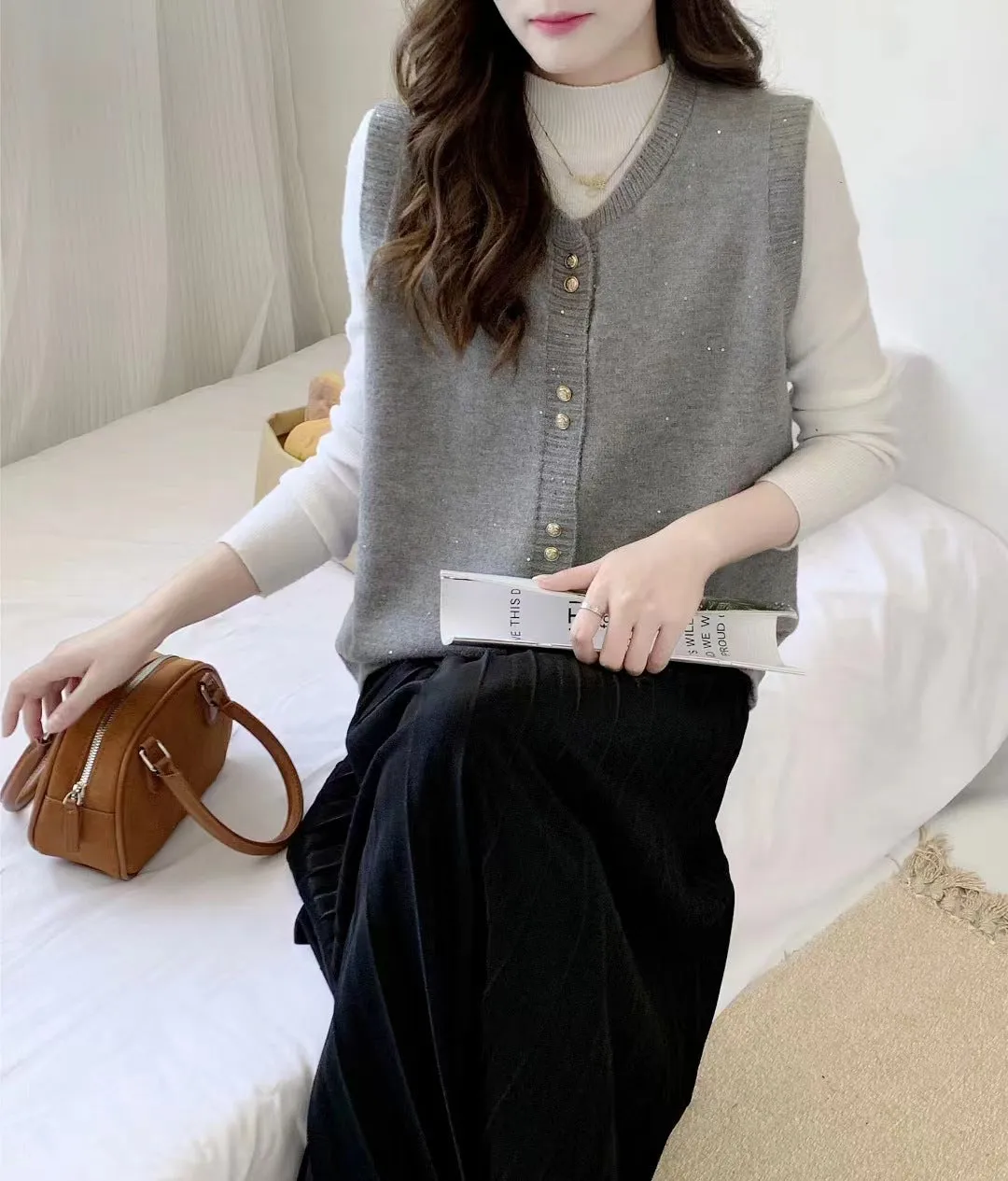 XIEYINSHE Autumn new knitted vest cardigan women's loose Korean version stacked wearing gold silk casual vest vest outside cardigan women